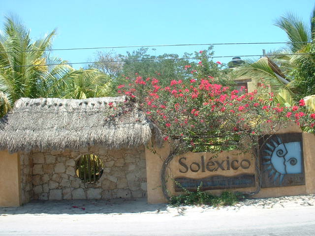 solexico-playa-del-carmen-school-exterior